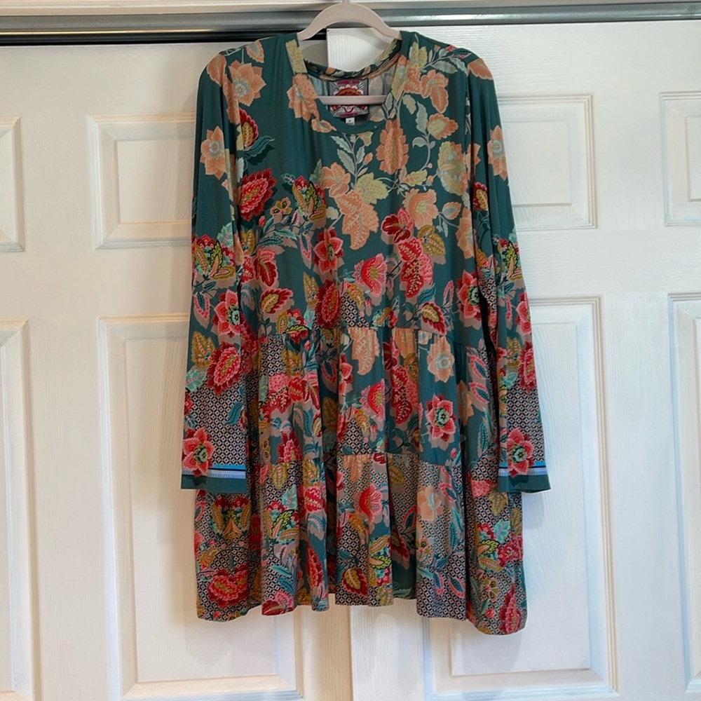 Johnny was long sleeve beautiful top. Tell with gorgeous flower pattern.